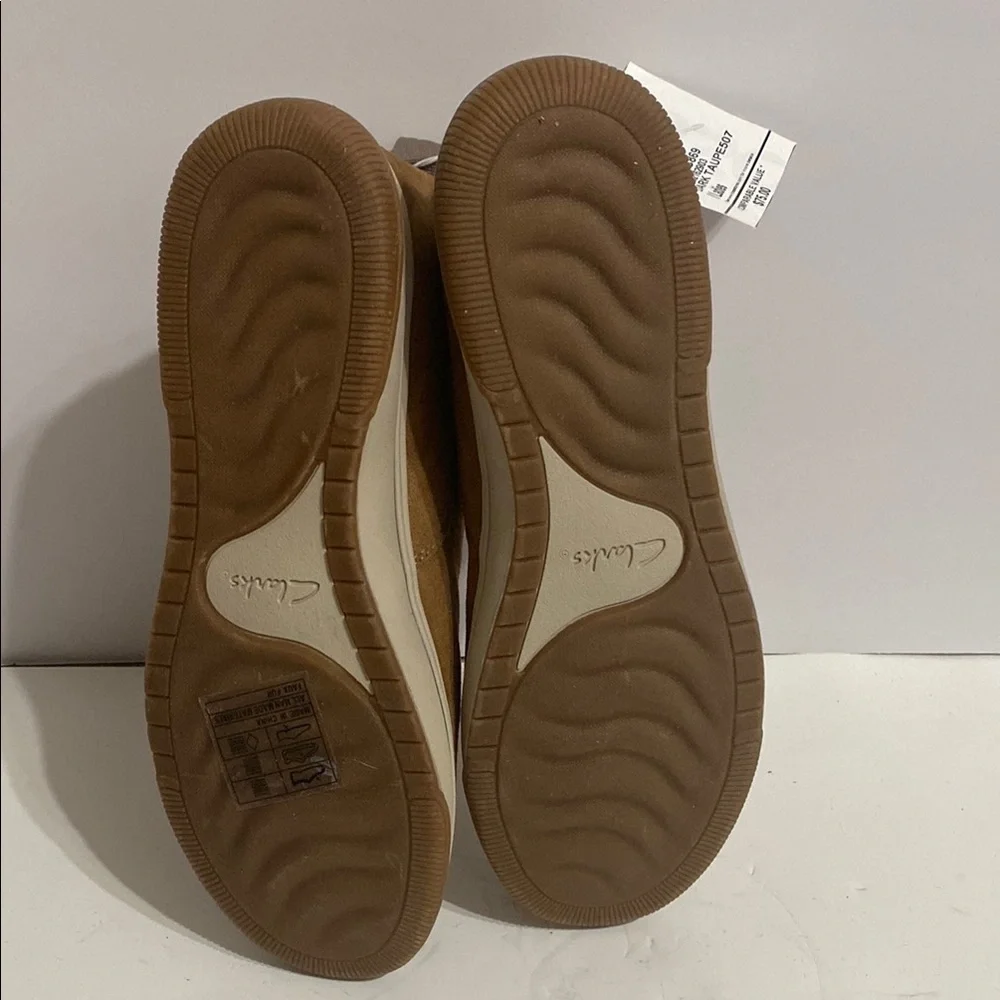 Clarks Women's Tan Ankle Boots with Faux Fur Lining Size 11